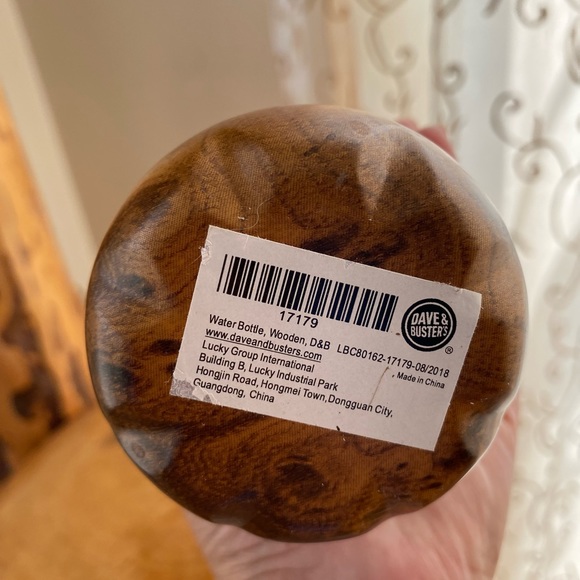 Dave a Buster water bottle - Picture 3 of 3